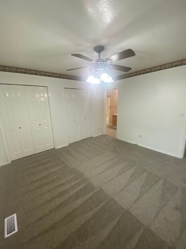 Building Photo - 3 Bed, 2 Bath,  Single Story, CUL-D-SAC Ho...