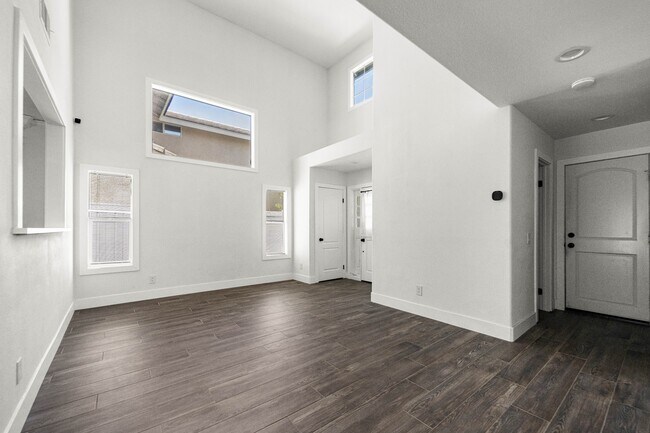 Building Photo - 39535 Oak Cir