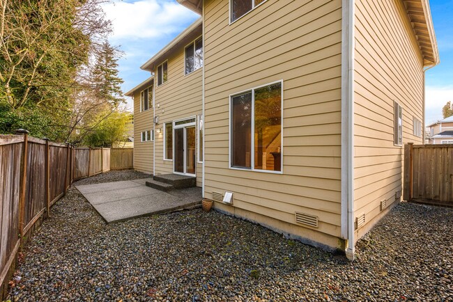 Building Photo - South Seattle/Renton Peaceful Location clo...