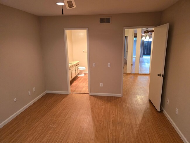 Building Photo - Updated Two Bedroom Condo in Fashion Valle...