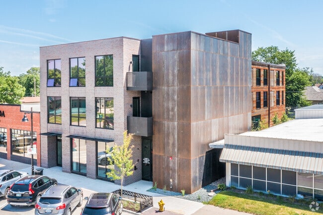 Building Photo - 329 5th St