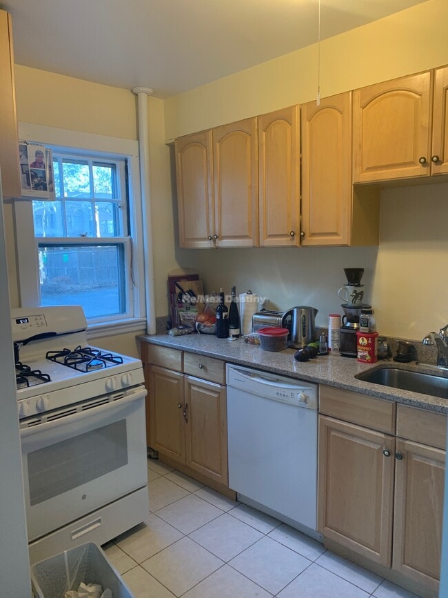 Building Photo - 33 Concord Ave