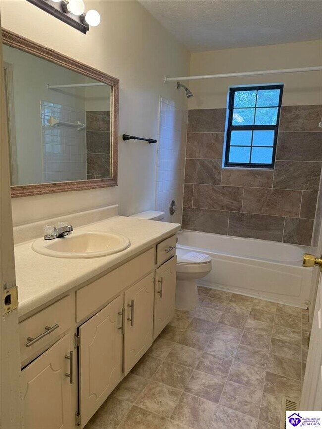 Building Photo - 105 Candy Ct