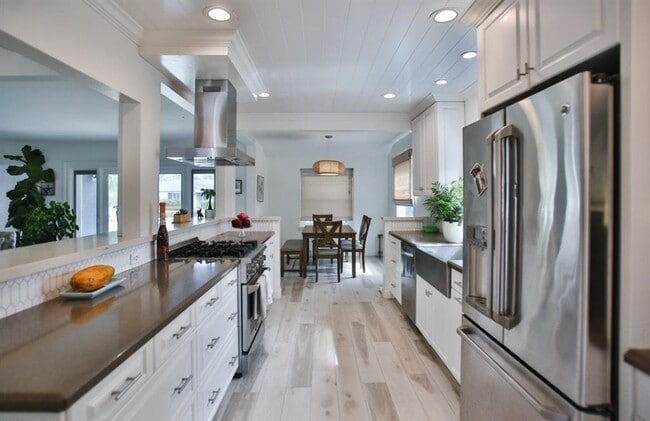 Building Photo - 309 Kings Pl
