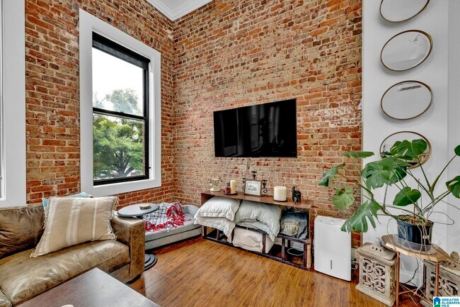 Building Photo - 2112 Morris Ave