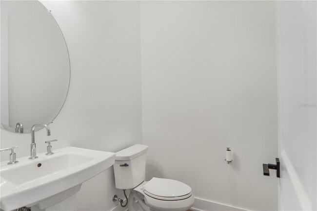 Building Photo - 15023 Pendio Dr