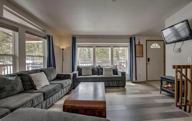 Building Photo - 492 Kimmes Ln