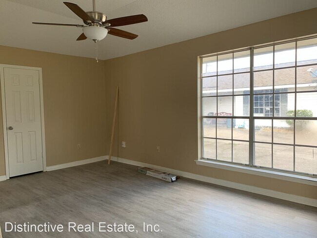 Building Photo - 3 br, 1.5 bath House - 104 Parkway North