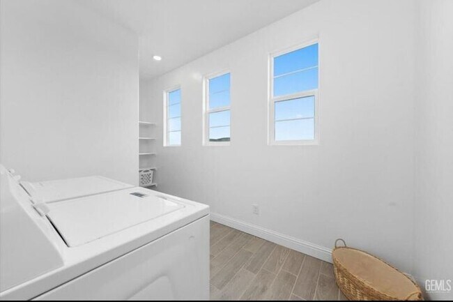 Building Photo - 9712 Maple Ter Ln