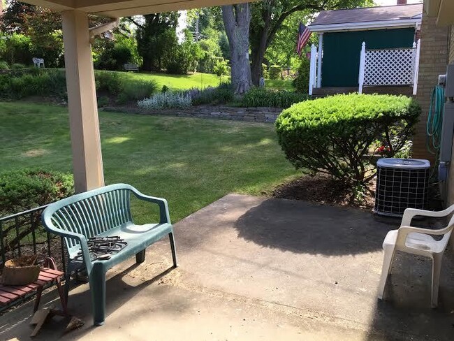 Building Photo - **********Gorgeous Scott Township 3-Bed/1....