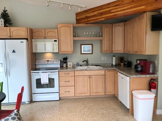 Building Photo - 50300 US-93
