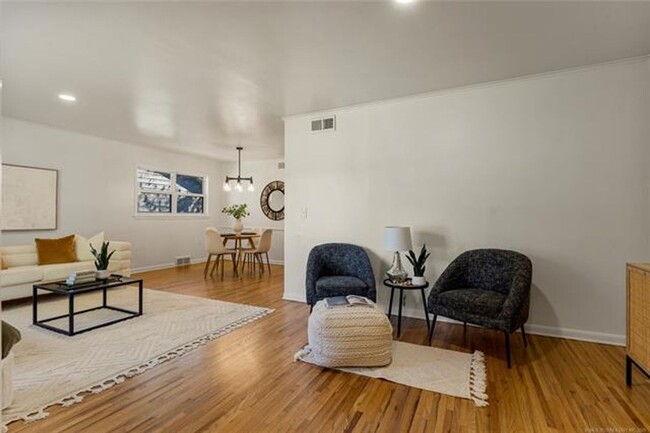 Building Photo - Beautifully Renovated 3-Bed, 2-Bath Home i...