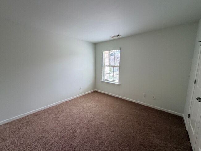 Building Photo - NEW LISTING - Spacious, Acworth Townhouse on Quiet Cul-de-sac!