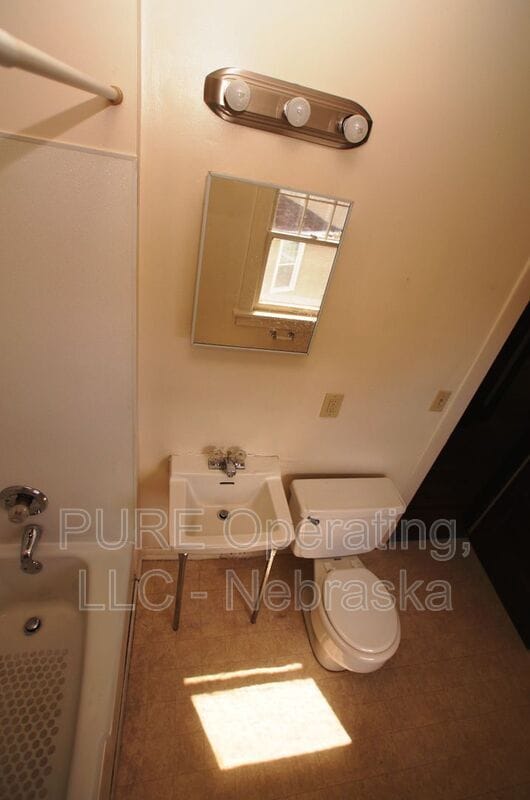 Building Photo - 1474 Spencer St