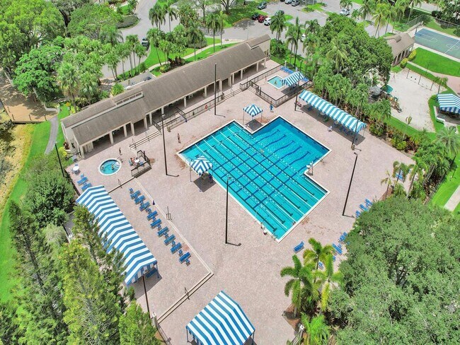 Building Photo - 3853 Carambola Cir N
