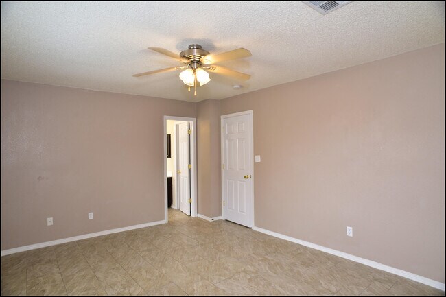 Building Photo - 14149 Warren Belin Dr