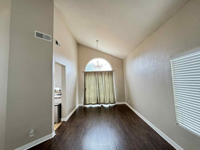 Building Photo - Temecula 3 Bedroom Home with Solar!