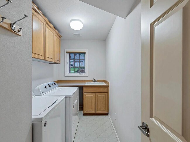 Building Photo - 9611 213th Ave NE