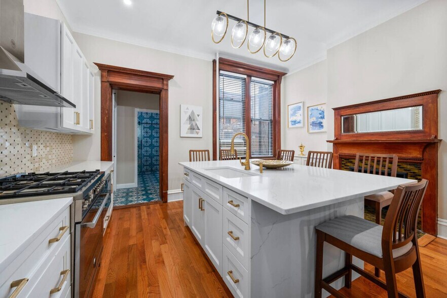 Building Photo - 215 W 138th St