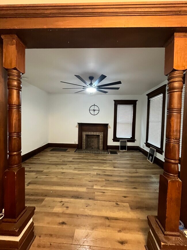 LARGE LIVING AREA - 32 E Northwood Ave