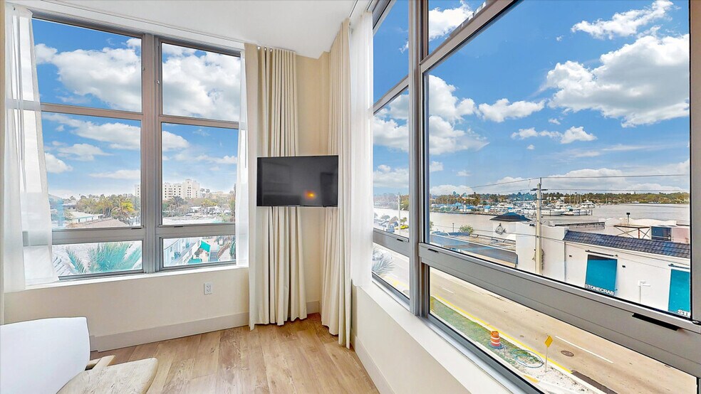 Building Photo - 777 N Ocean Dr