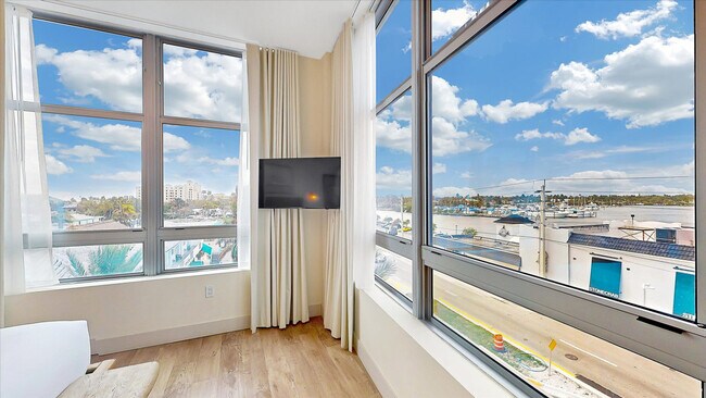 Building Photo - 777 N Ocean Dr