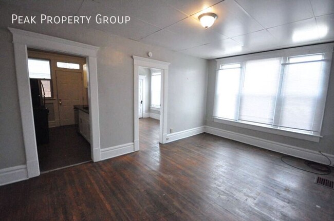 Building Photo - Available Fall 2025! 3 bedroom apartment l...