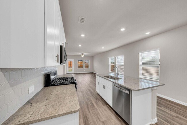 Building Photo - 417 Martell Rd