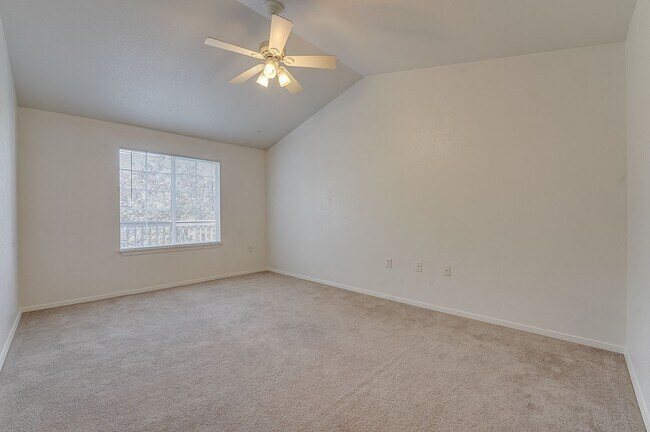 Building Photo - Beautiful 3 Bed, 2 Bath Condo in NW Fort Collins!