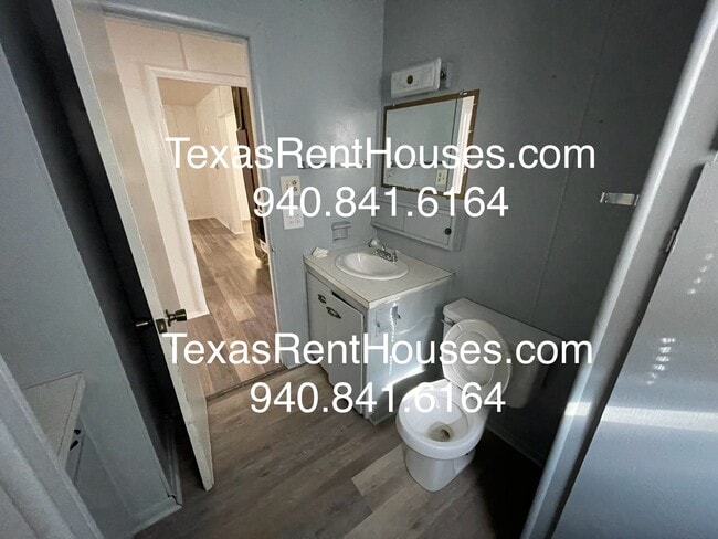 Building Photo - $750 Rent for a Cute Cozy Home!!!