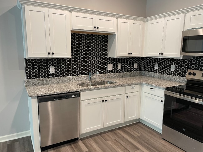 Building Photo - 2111 Gln Xing Dr