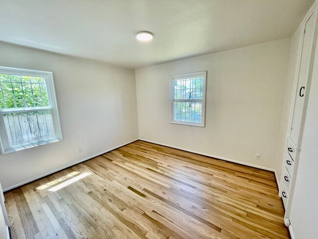 Building Photo - Modern and Bright 3Bd/1B Home | Washer & D...