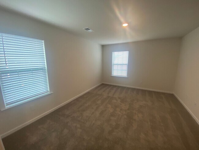 Building Photo - Be the First to Live in This Stunning Brand New Home!