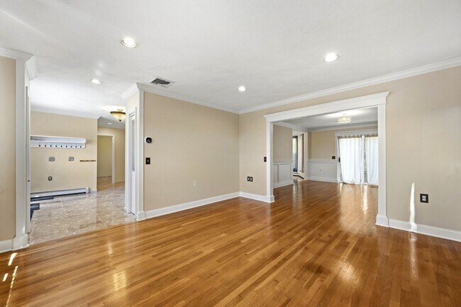 Building Photo - 12 Parkway Dr