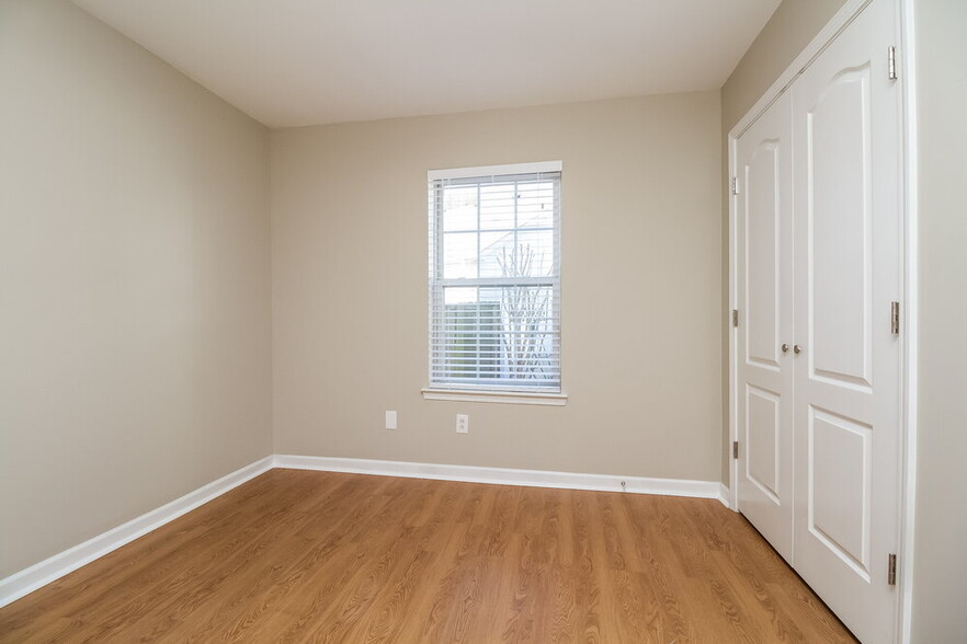 Building Photo - 102 Rushing Water Ct