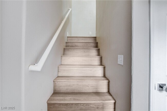 Building Photo - 1713 Sky of Red Dr