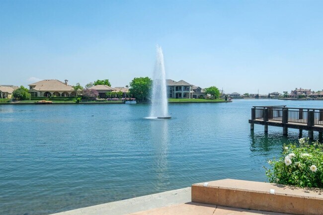 Building Photo - Beautiful 5 Bedroom, 3 Bath Home + Loft in Quail Lake, Clovis, CA