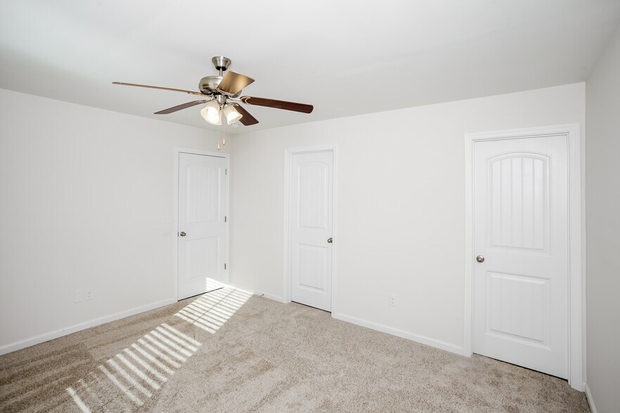 Building Photo - 465 Conifer St