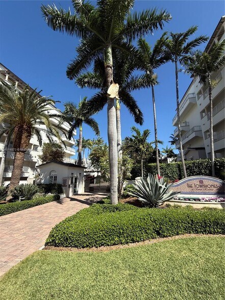 Building Photo - 1415 Sunset Harbour Dr