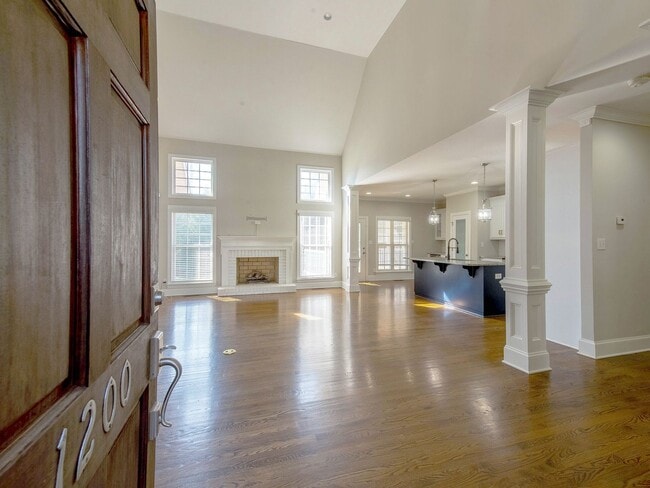 Building Photo - Move in ready Cotswold dream home.