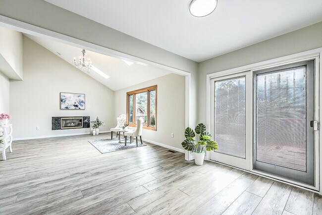 Building Photo - 2400 Rockport Ct
