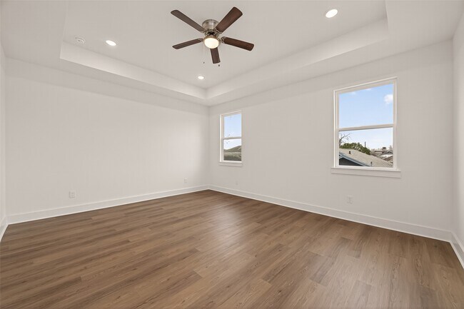 Building Photo - 1502 Hussion St