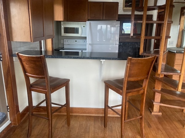 eat in kitchen with granite counter-top - 915 Monastery St
