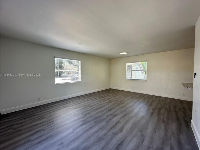 Building Photo - 1413 N Dixie Hwy