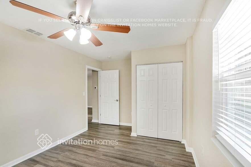 Building Photo - 411 Seffner Valrico Rd