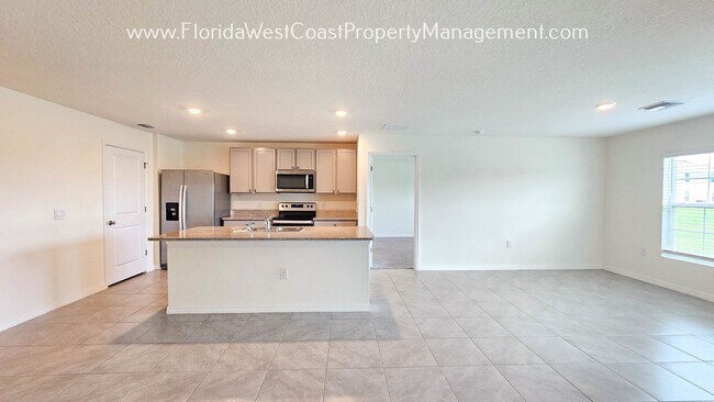 Building Photo - LOVELY 3 BEDROOM HOME WITHIN SILVERSTONE N...