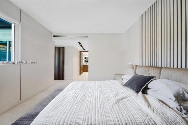 Building Photo - 3531 SW 1st Ave