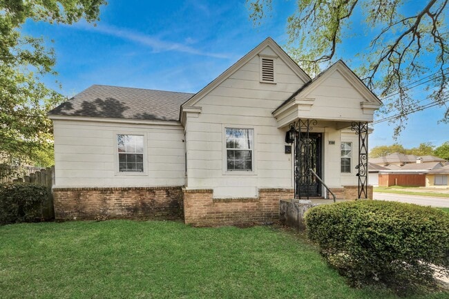 Building Photo - 7504 Elm St