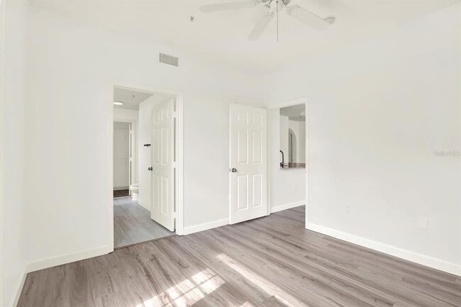 Building Photo - 501 Knights Run Ave