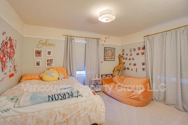 Building Photo - 309 W 37th St